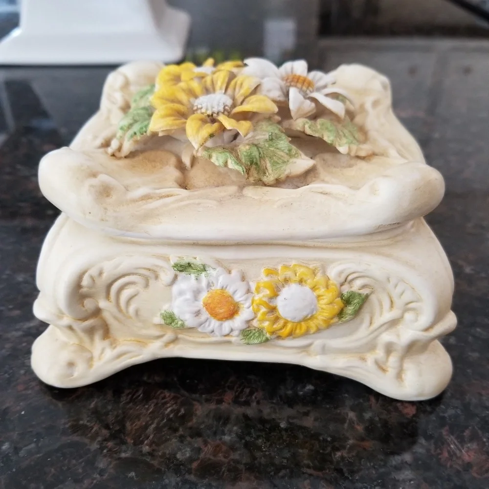 Daisy Vintage Jewelry Box